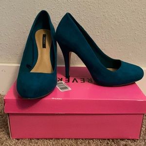 Teal/emerald heels 6